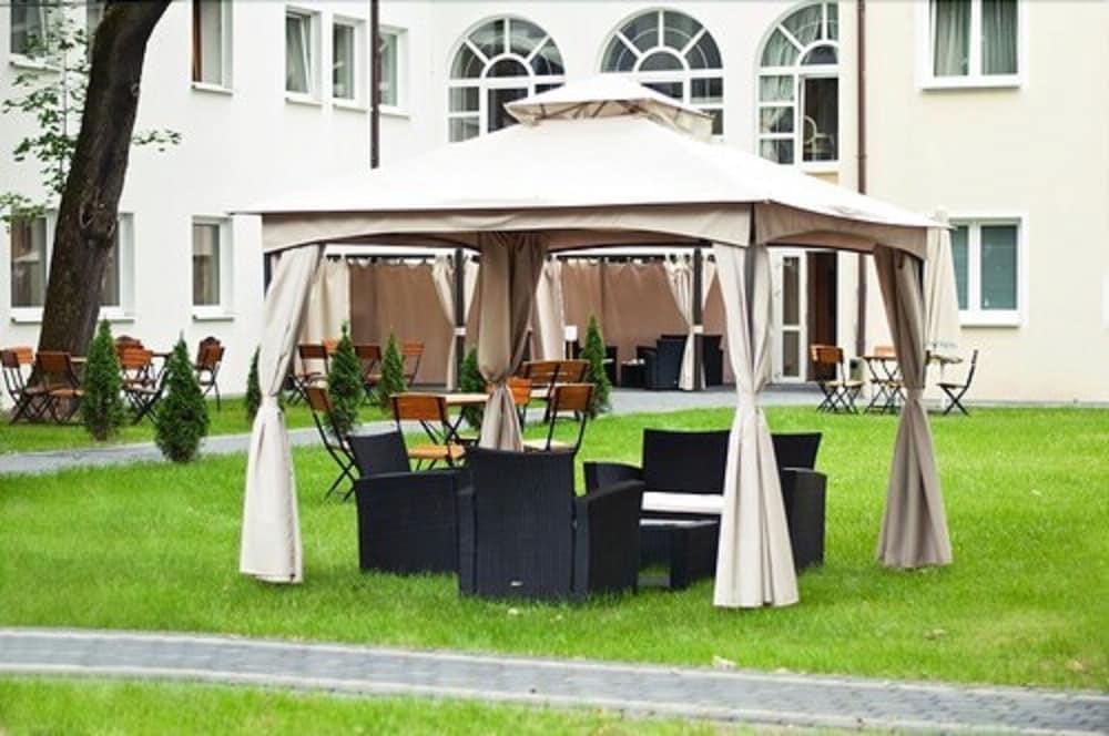 Hotel Holiday Park 3*
